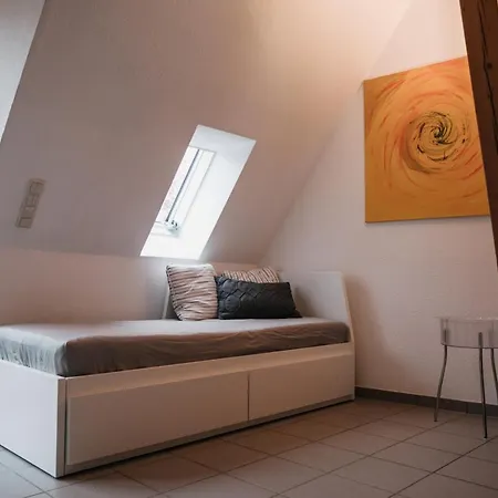 Eigenes Maisonettehaus In Idyllischer Lage Mit Balkon, Nahe Messe, 24h Self-check In, Gratis Parken Nyaraló