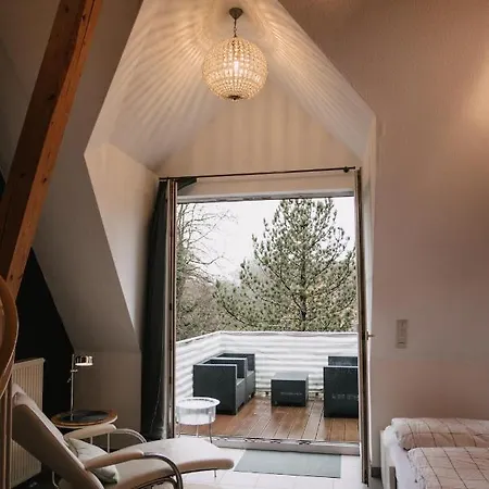 Nyaraló Eigenes Maisonettehaus In Idyllischer Lage Mit Balkon, Nahe Messe, 24h Self-check In, Gratis Parken *