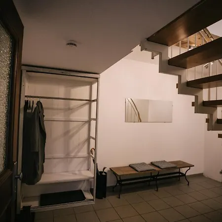 Eigenes Maisonettehaus In Idyllischer Lage Mit Balkon, Nahe Messe, 24h Self-check In, Gratis Parken Nyaraló *