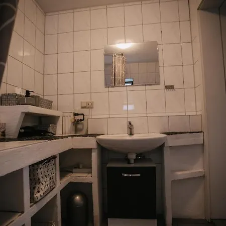 Holiday home Eigenes Maisonettehaus In Idyllischer Lage Mit Balkon, Nahe Messe, 24h Self-check In, Gratis Parken Schwabach
