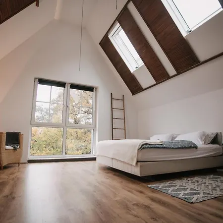 Eigenes Maisonettehaus In Idyllischer Lage Mit Balkon, Nahe Messe, 24h Self-check In, Gratis Parken *