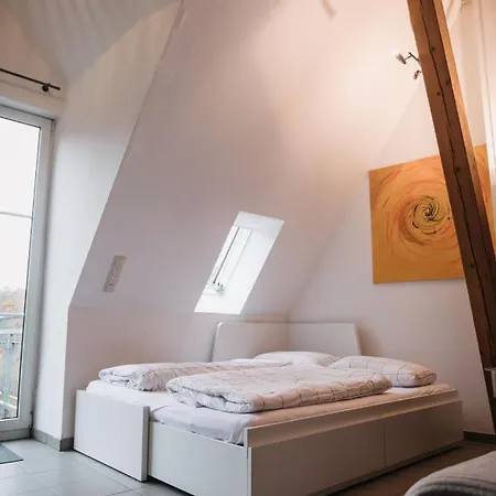 Eigenes Maisonettehaus In Idyllischer Lage Mit Balkon, Nahe Messe, 24h Self-check In, Gratis Parken Nyaraló