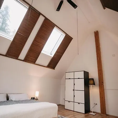 Eigenes Maisonettehaus In Idyllischer Lage Mit Balkon, Nahe Messe, 24h Self-check In, Gratis Parken