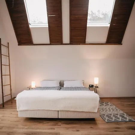 Eigenes Maisonettehaus In Idyllischer Lage Mit Balkon, Nahe Messe, 24h Self-check In, Gratis Parken Schwabach