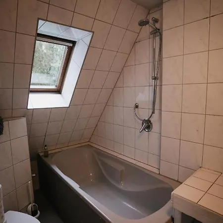 Eigenes Maisonettehaus In Idyllischer Lage Mit Balkon, Nahe Messe, 24h Self-check In, Gratis Parken Nyaraló *