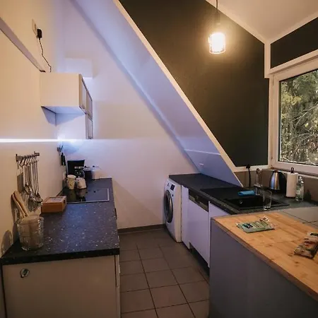 Nyaraló Eigenes Maisonettehaus In Idyllischer Lage Mit Balkon, Nahe Messe, 24h Self-check In, Gratis Parken