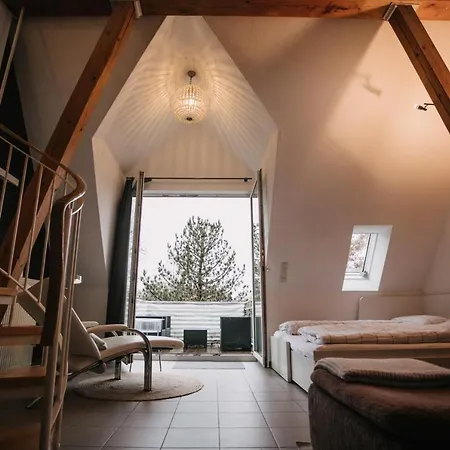 Eigenes Maisonettehaus In Idyllischer Lage Mit Balkon, Nahe Messe, 24h Self-check In, Gratis Parken Nyaraló