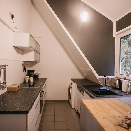 Eigenes Maisonettehaus In Idyllischer Lage Mit Balkon, Nahe Messe, 24h Self-check In, Gratis Parken Σβάμπαχ