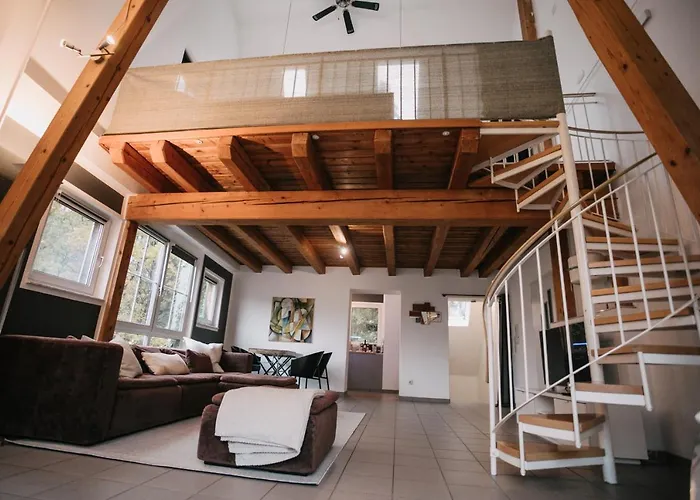 Eigenes Maisonettehaus In Idyllischer Lage Mit Balkon, Nahe Messe, 24h Self-check In, Gratis Parken *