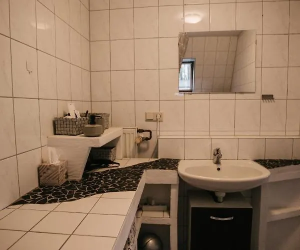 Hébergement de vacances Eigenes Maisonettehaus In Idyllischer Lage Mit Balkon, Nahe Messe, 24h Self-check In, Gratis Parken