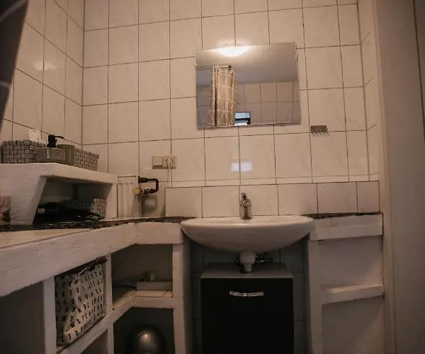 Hébergement de vacances Eigenes Maisonettehaus In Idyllischer Lage Mit Balkon, Nahe Messe, 24h Self-check In, Gratis Parken Schwabach