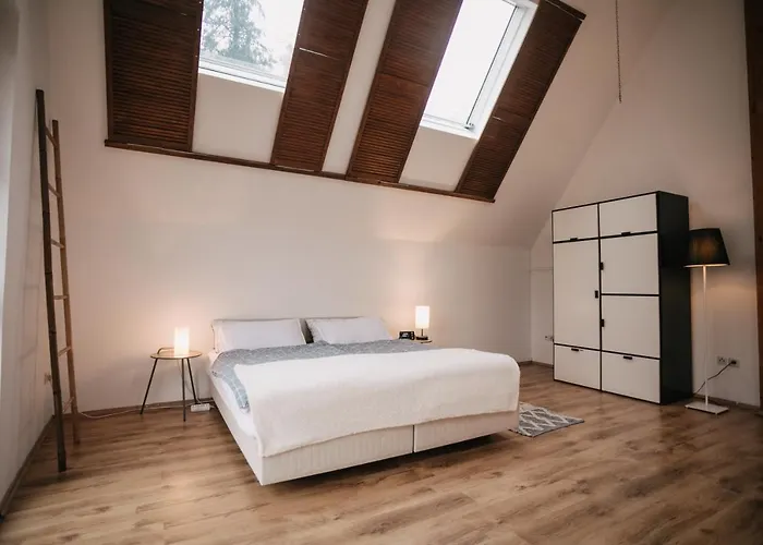 Eigenes Maisonettehaus In Idyllischer Lage Mit Balkon, Nahe Messe, 24h Self-check In, Gratis Parken Hébergement de vacances *