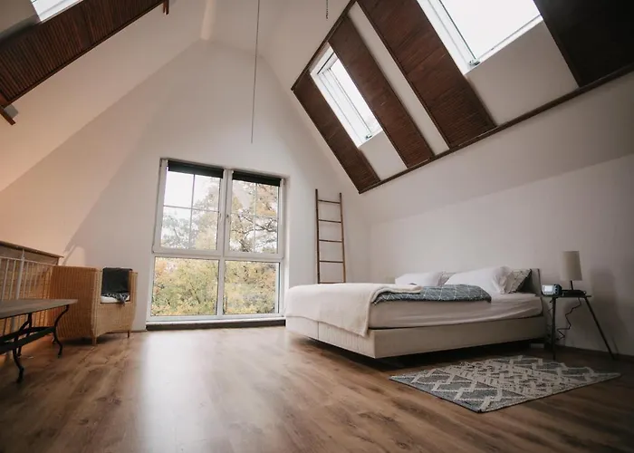 Eigenes Maisonettehaus In Idyllischer Lage Mit Balkon, Nahe Messe, 24h Self-check In, Gratis Parken *