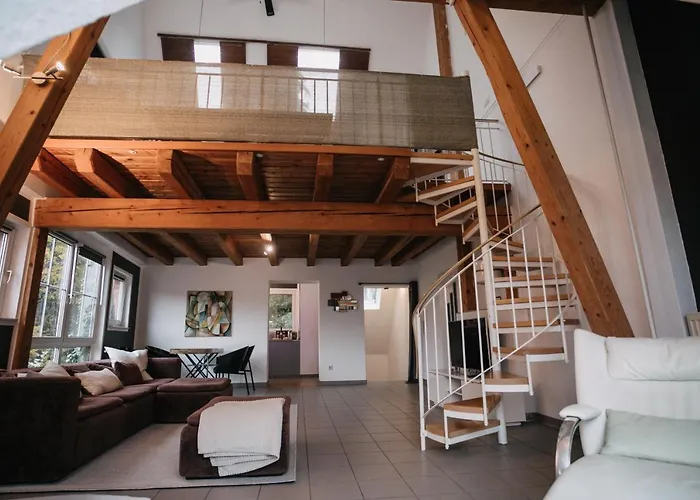 Eigenes Maisonettehaus In Idyllischer Lage Mit Balkon, Nahe Messe, 24h Self-check In, Gratis Parken Hébergement de vacances *