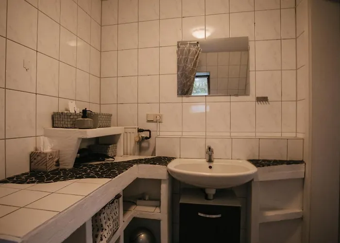 Eigenes Maisonettehaus In Idyllischer Lage Mit Balkon, Nahe Messe, 24h Self-check In, Gratis Parken *