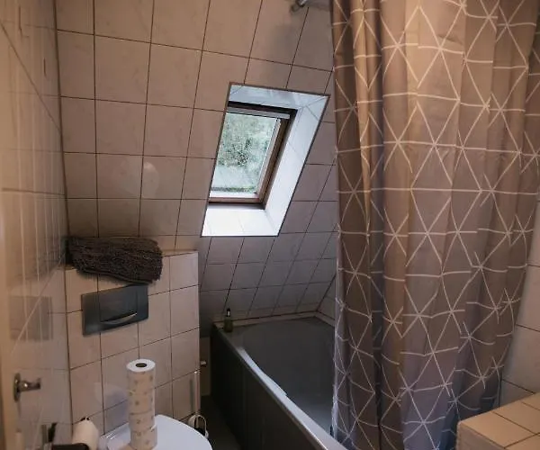 Hébergement de vacances Eigenes Maisonettehaus In Idyllischer Lage Mit Balkon, Nahe Messe, 24h Self-check In, Gratis Parken Schwabach