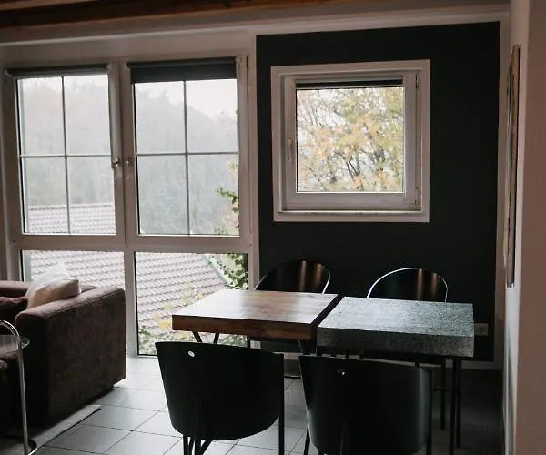 Hébergement de vacances Eigenes Maisonettehaus In Idyllischer Lage Mit Balkon, Nahe Messe, 24h Self-check In, Gratis Parken
